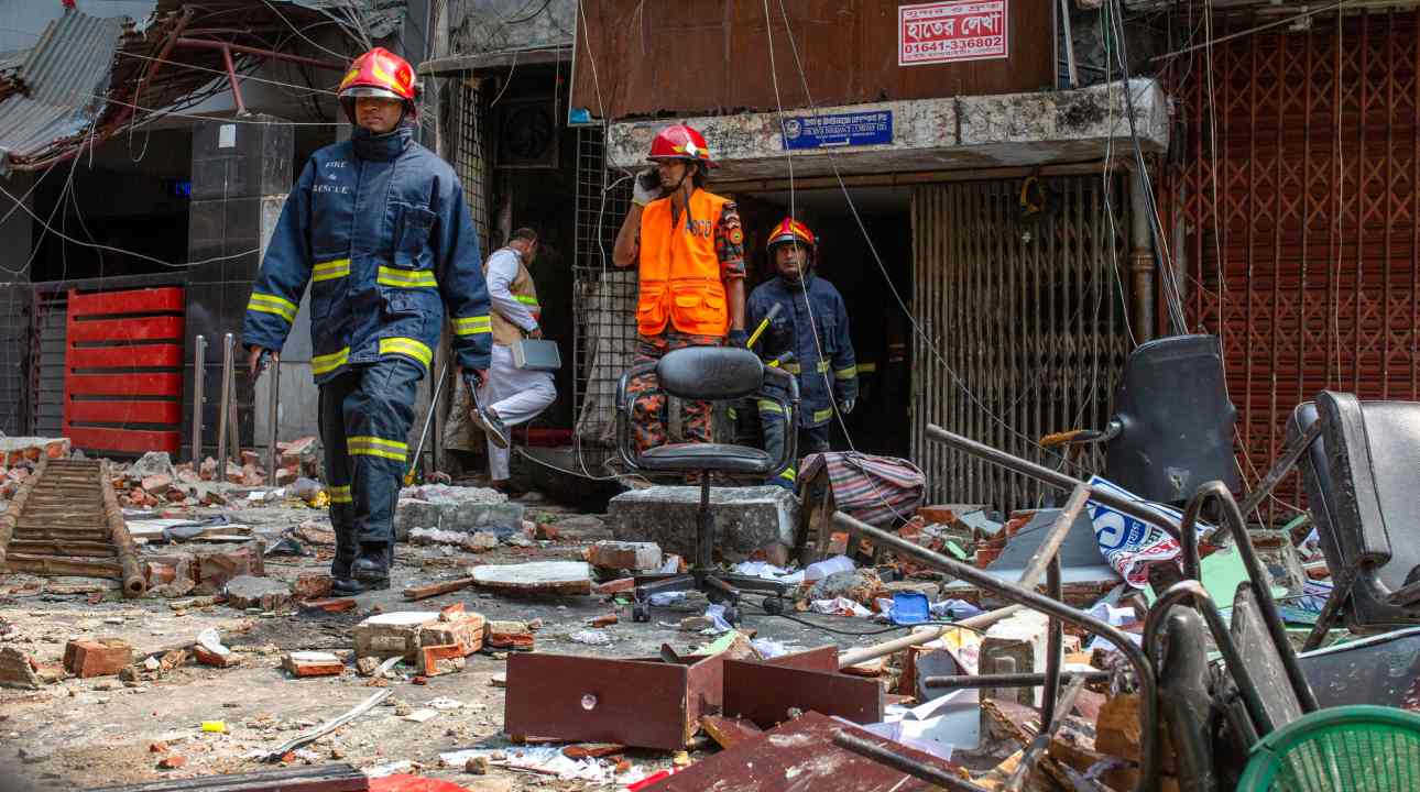 Explosión en Edificio Deja al Menos 3 Muertos en Bangladesh N