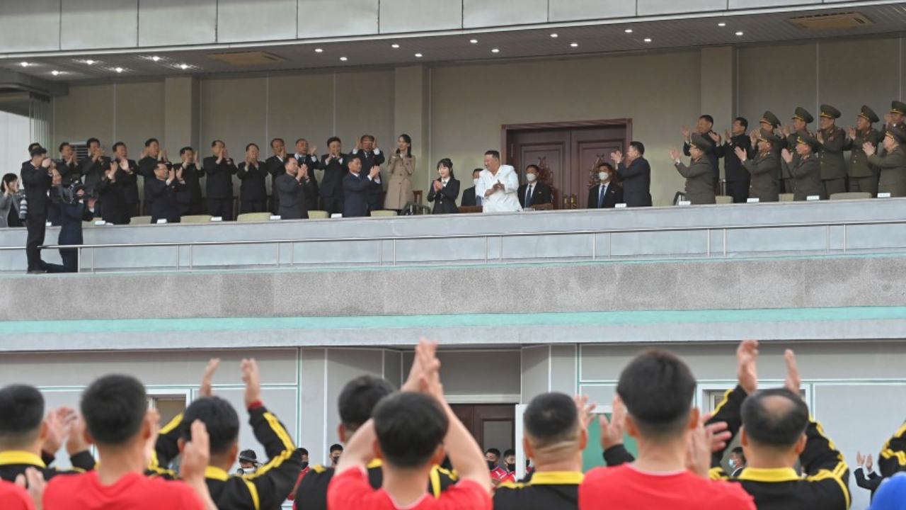 Kim Jong Un Recuerda A Su Abuelo Con Partido De Futbol N