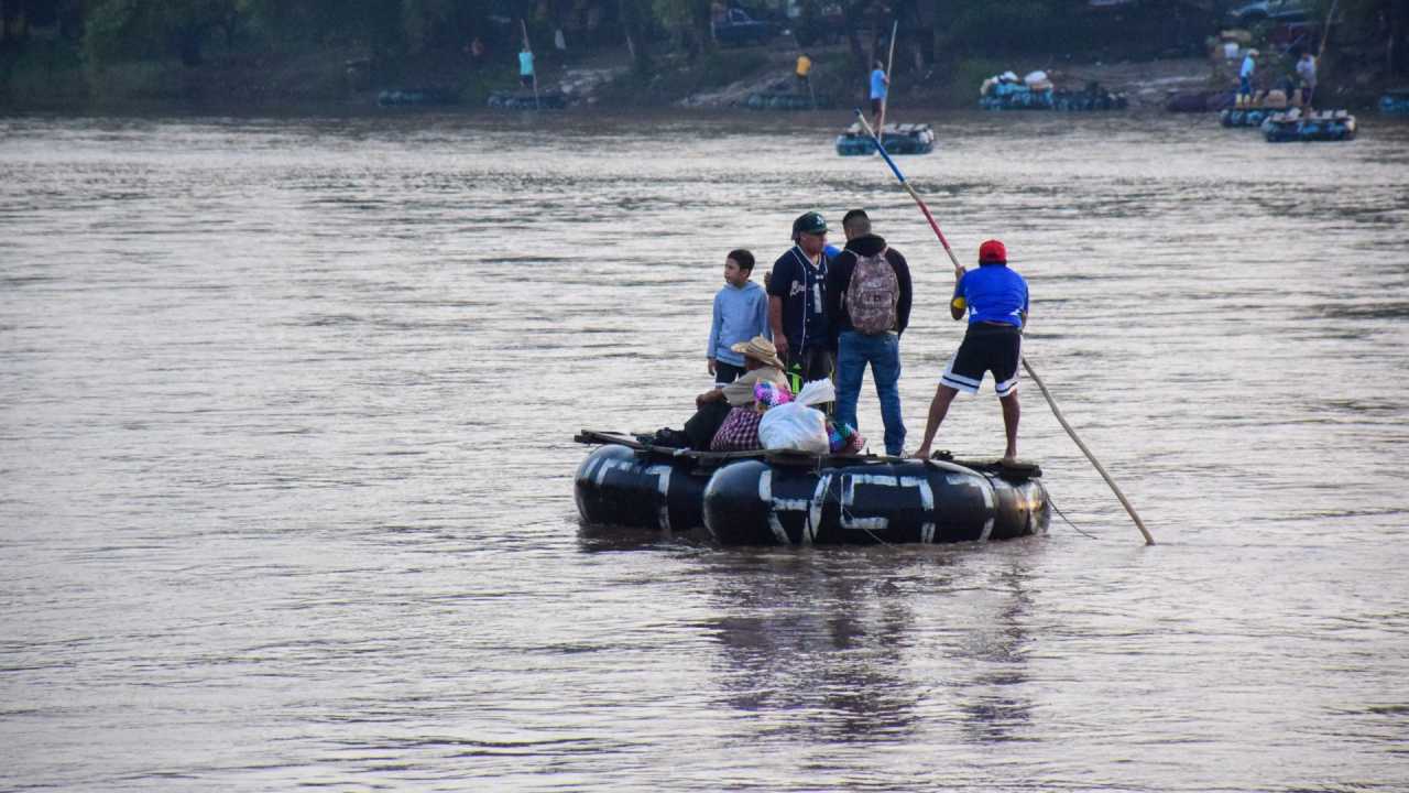 Frontera Sur de México Sigue Abierta al Paso de Migrantes N