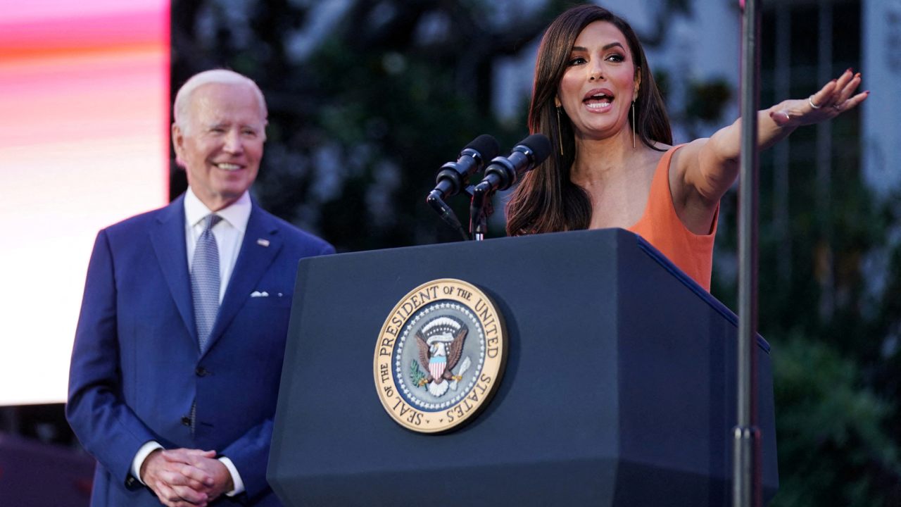 Flamin Hot Biden Aplaude Nueva Pel Cula De Eva Longoria Proyectada