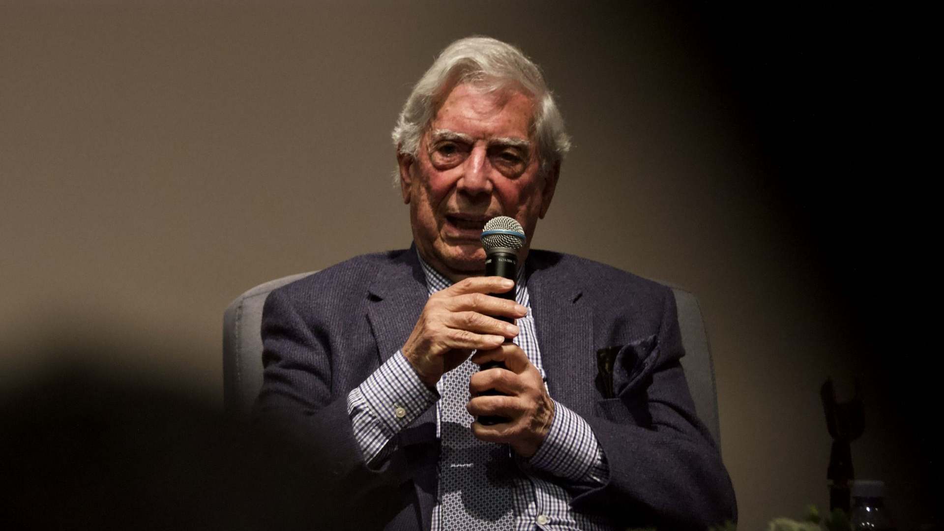 Mario Vargas Llosa Hospitalizado de Urgencia por Covid 19 en España N