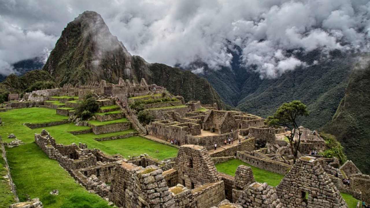 Placa De Oro Y Pergamino Que Declaran A Machu Picchu Maravilla Del