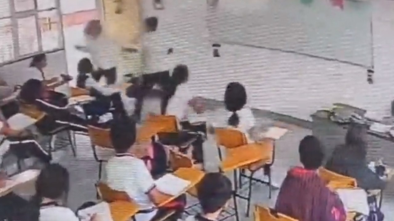 Alumno de Secundaria Apuñala a Maestra en Pleno de Salón de Clases en