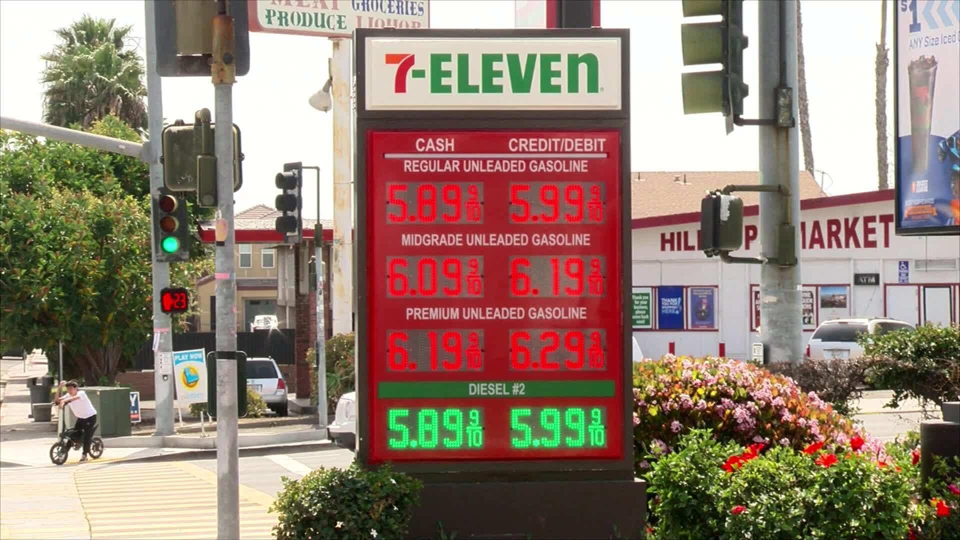 El precio de la gasolina en California plantea reembolsos
