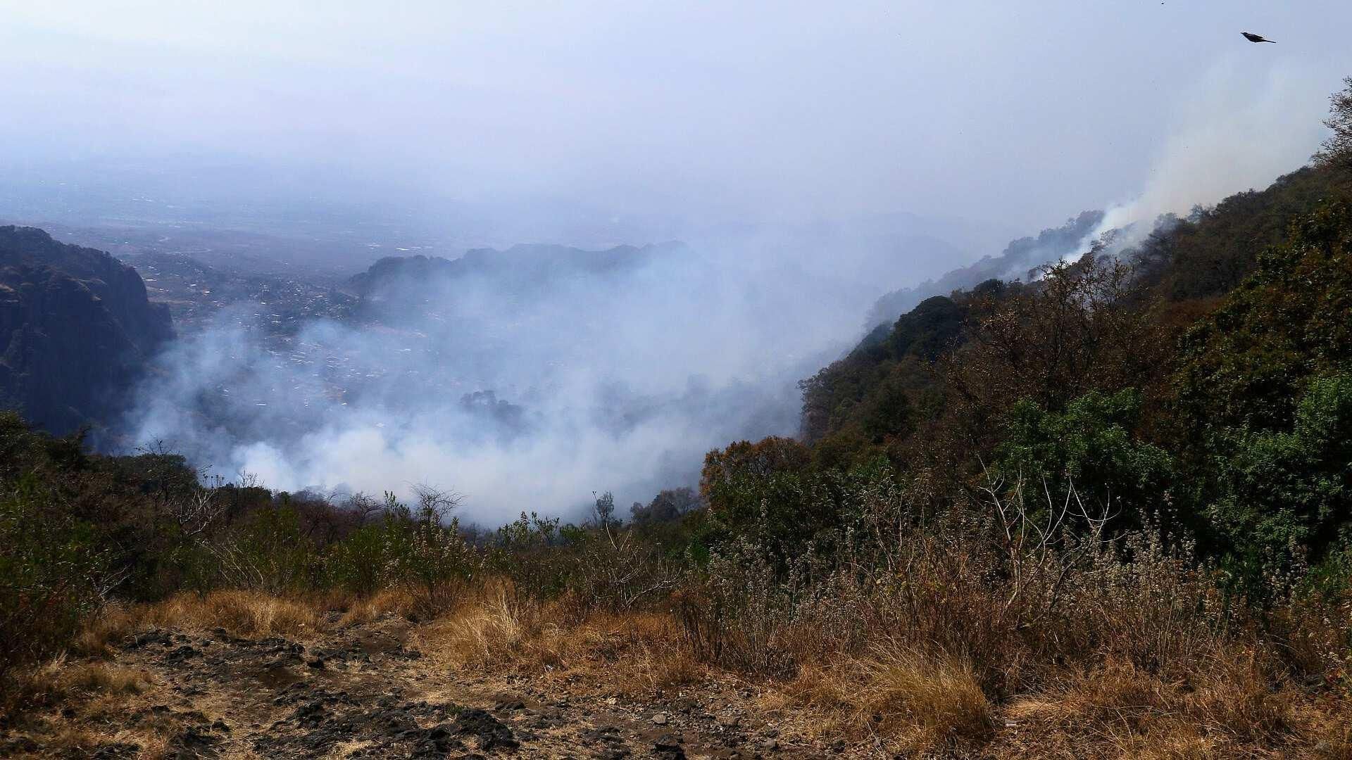 Controlan el 90% del incendio en el Tepozteco