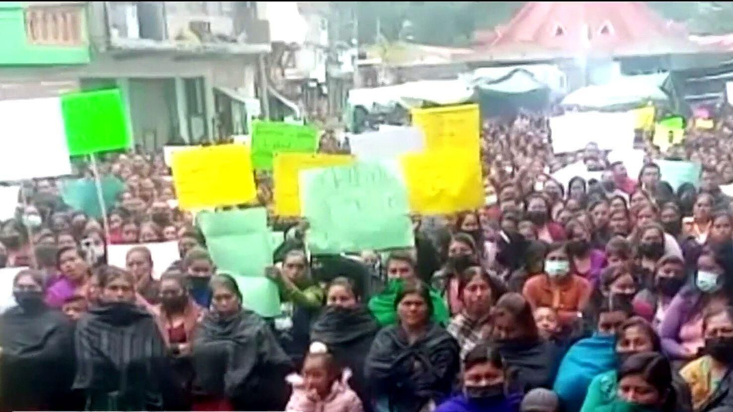 Padres de familia protestan por falta de maestros en Veracruz; alumnos ...