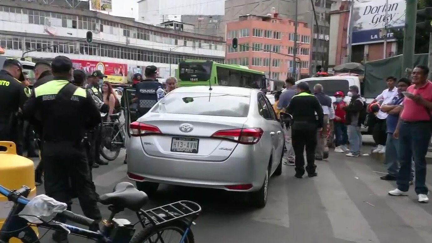 Detienen a hombre por presunta portación ilegal de arma en CDMX
