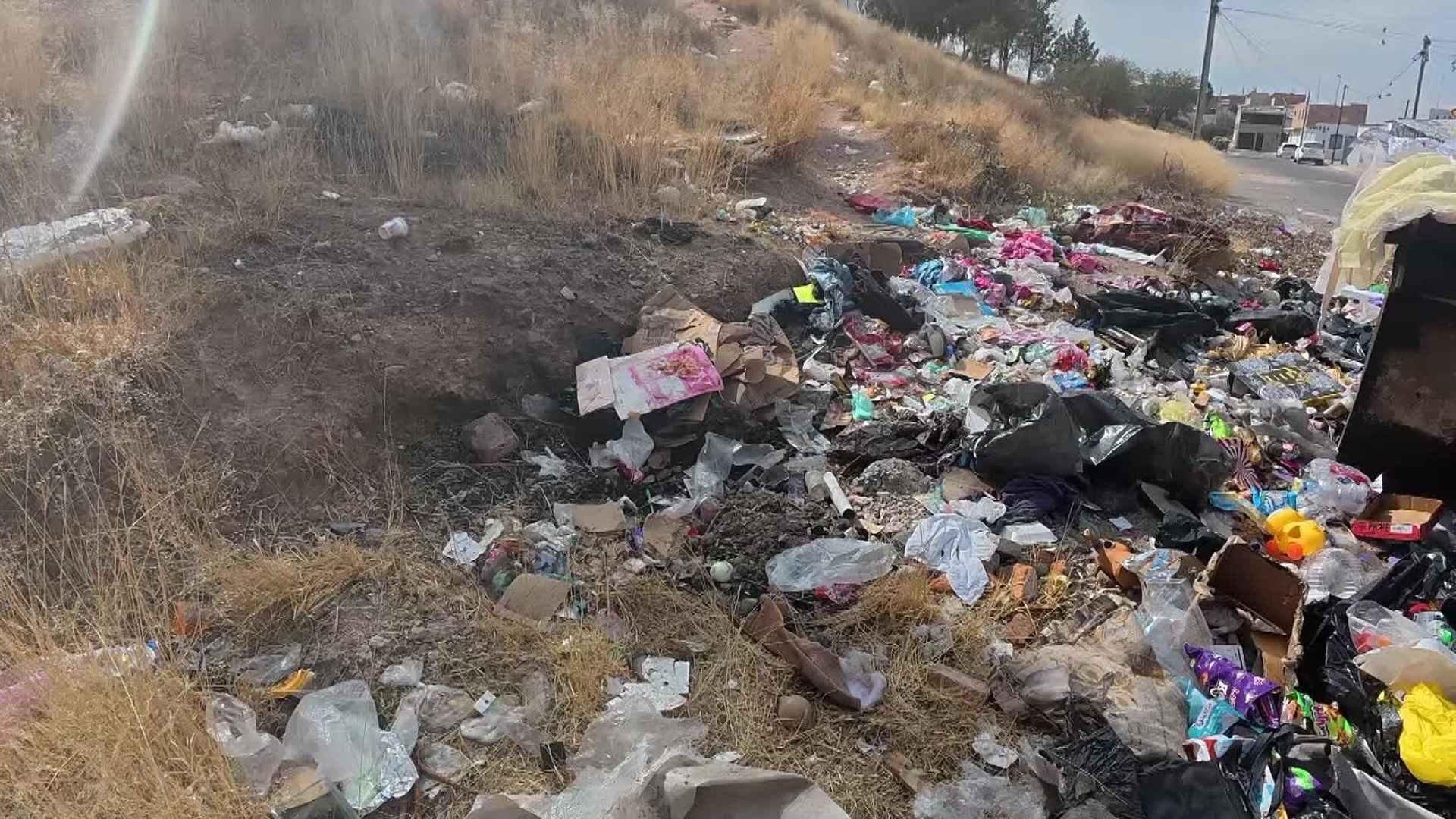 Vecinos Queman Contenedores Por Falta de Recolección de Basura