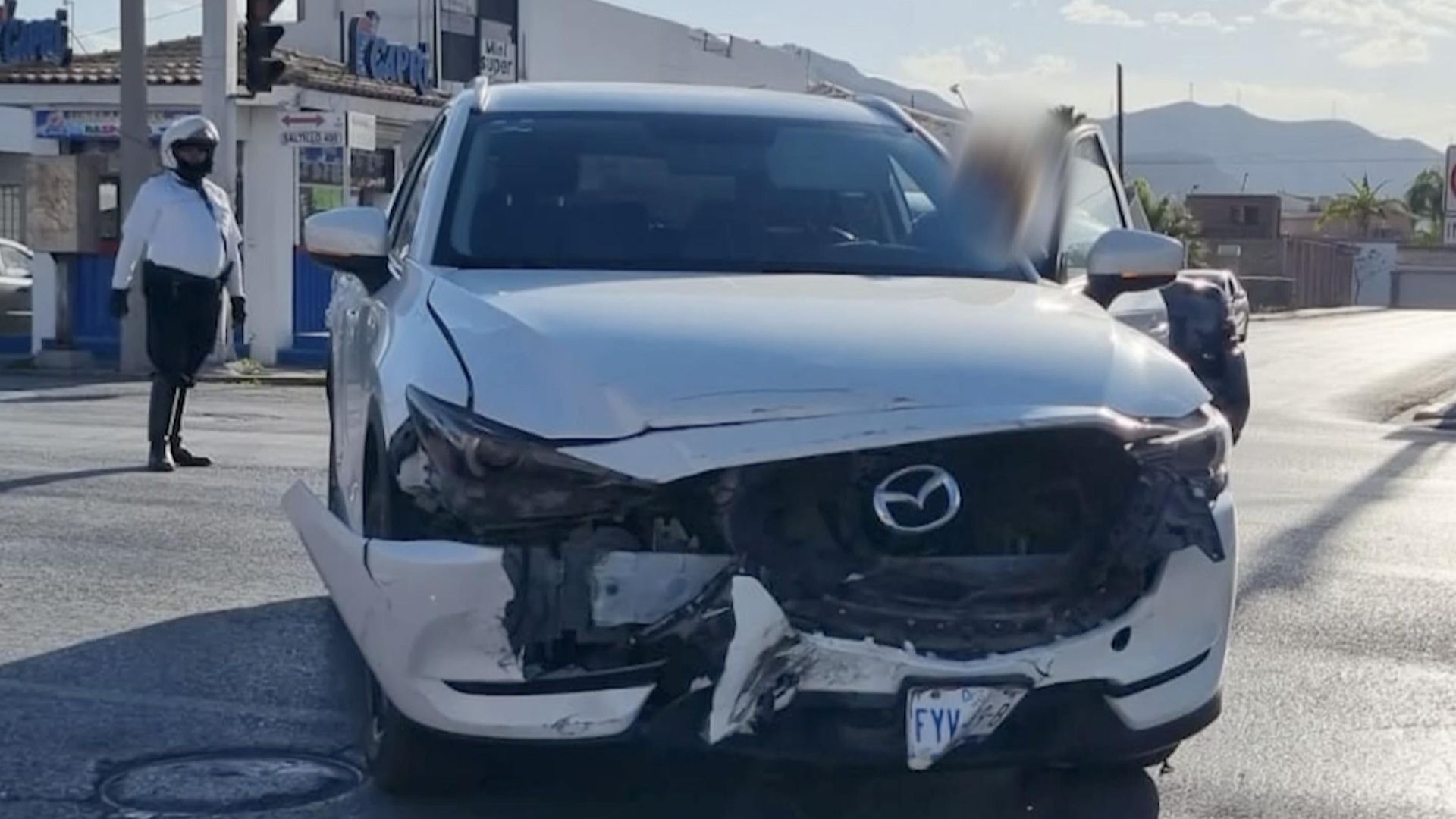 Conductor se Pasa el Semáforo en Rojo y Ocasiona Accidente Vial
