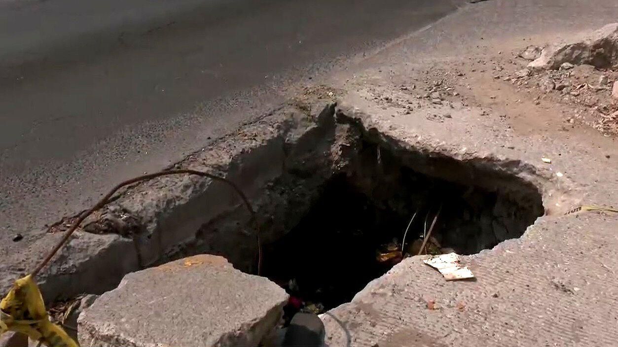 Socavón Pone en Riesgo a Automovilistas en Ecatepec | Avenida Central