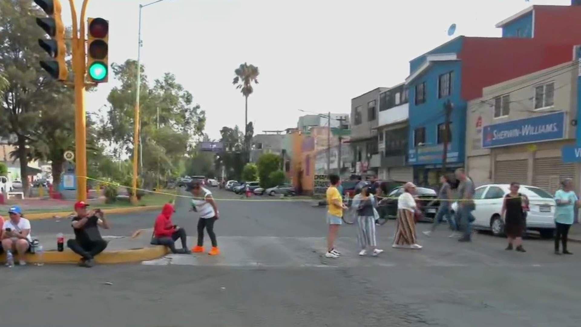 Vecinos Bloquean Avenida R1 en Ecatepec por Falta de Agua, Edomex ...