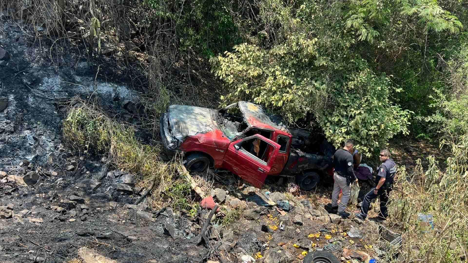 Incendio de Camioneta deja 3 Muertos y 5 Heridos en la Carretera Xalapa ...