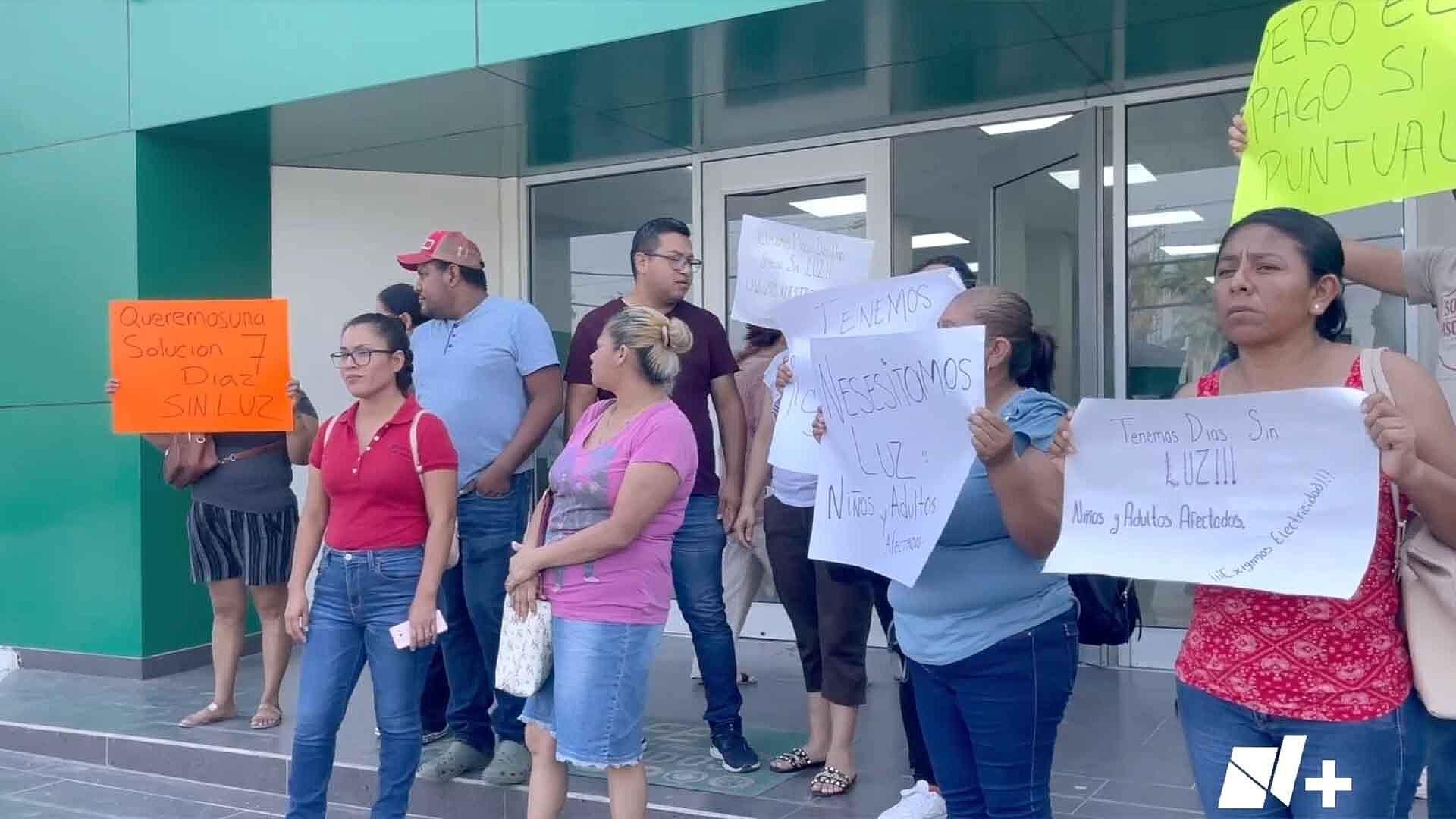 Protestan Familias Afuera de CFE tras Cumplir Una Semana sin Luz