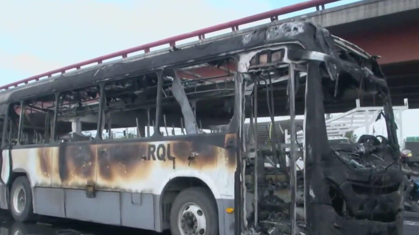 Un camión se incendio y movilizó a las autoridades y cuerpos de rescate.