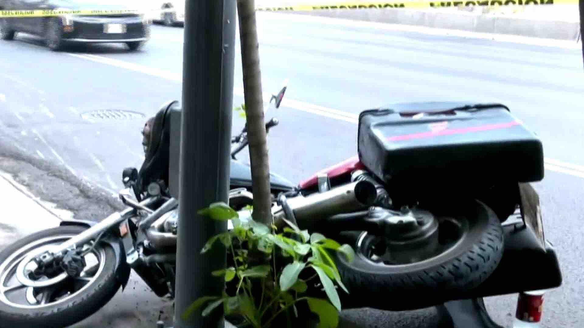 Motociclista Muere Tras Chocar contra Poste en Avenida 608 en la CDMX