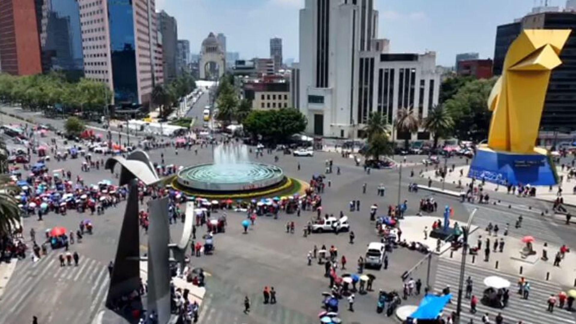 Así se Ve desde el Aire Concentración de Grupos de la CNTE en Reforma y ...