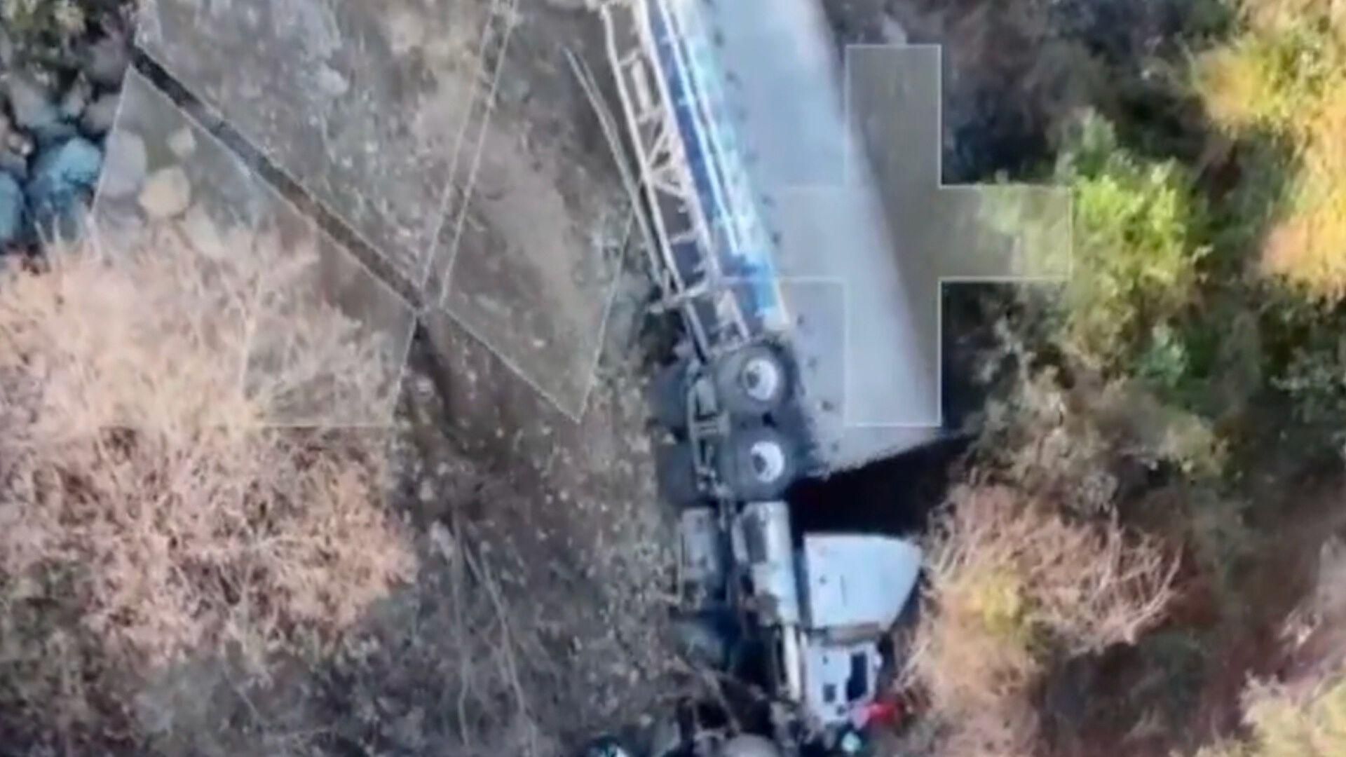 Tráiler cae a un Barranco en la Carretera Silao - San Felipe, Guanajuato