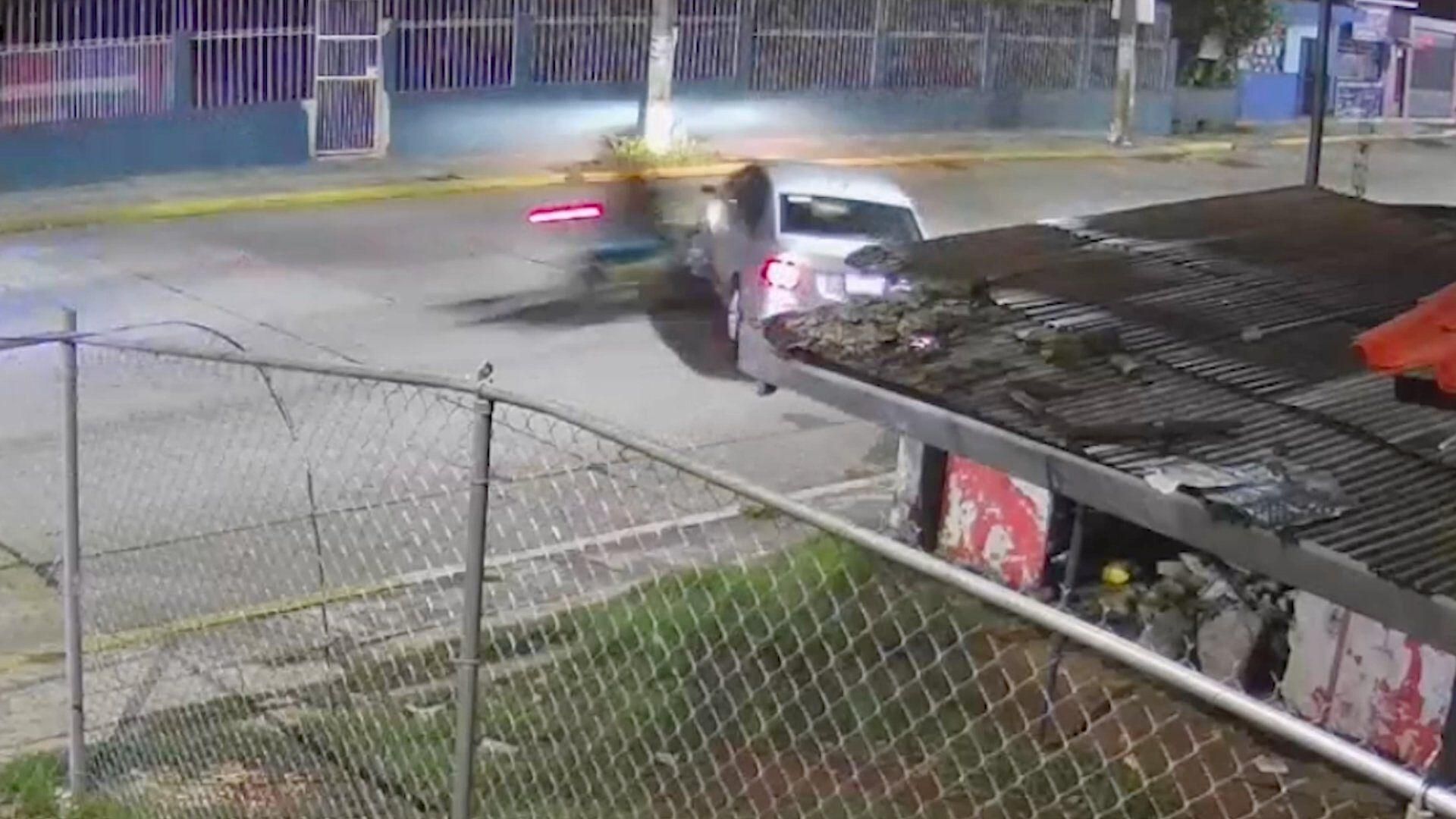 Conductor Provoca Aparatoso Choque y Huye en Córdoba