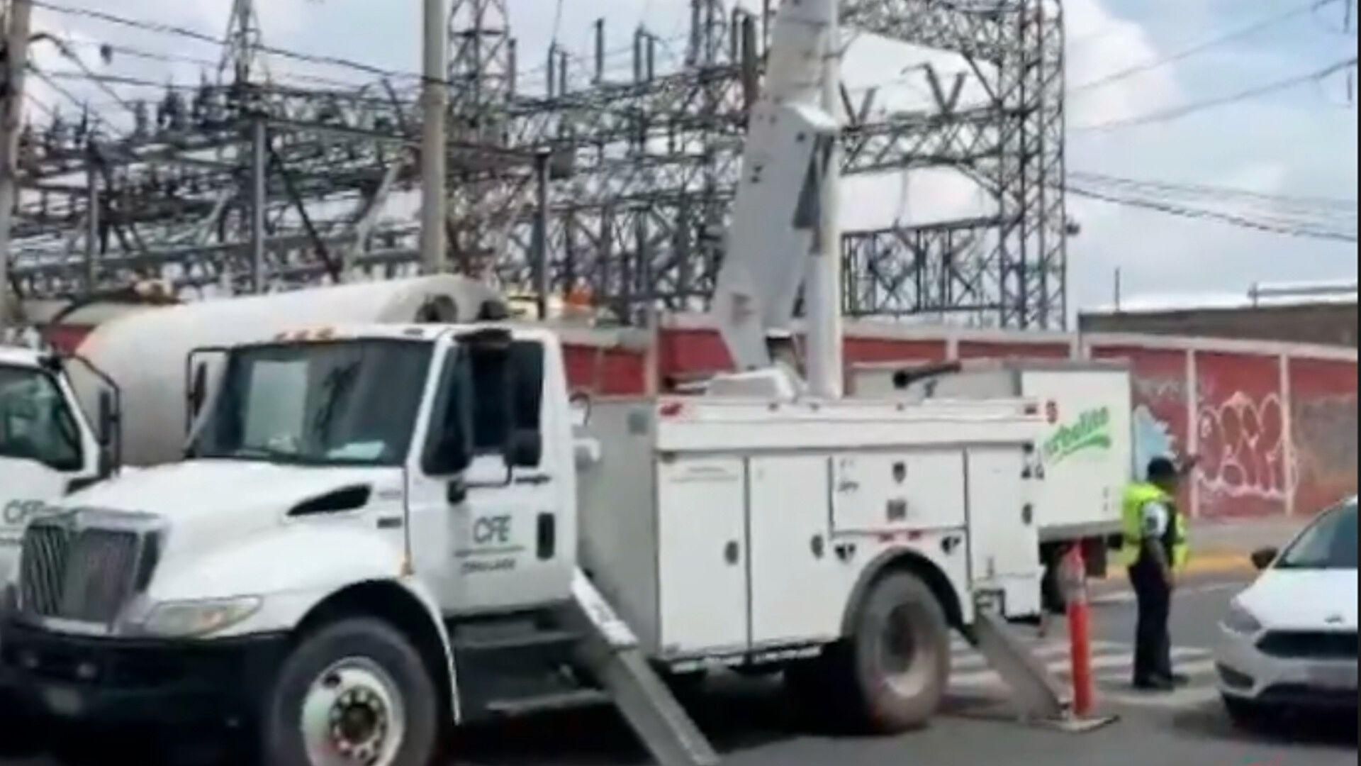 Pipa se Queda sin Frenos y Choca con una Central Eléctrica y un Auto en ...