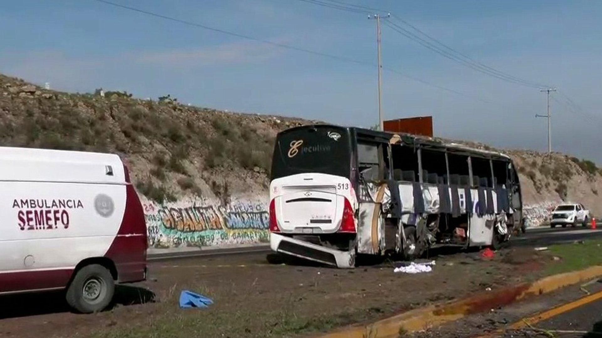 Choque entre Autobús de Pasajeros y Tráiler Deja un Muerto en la ...