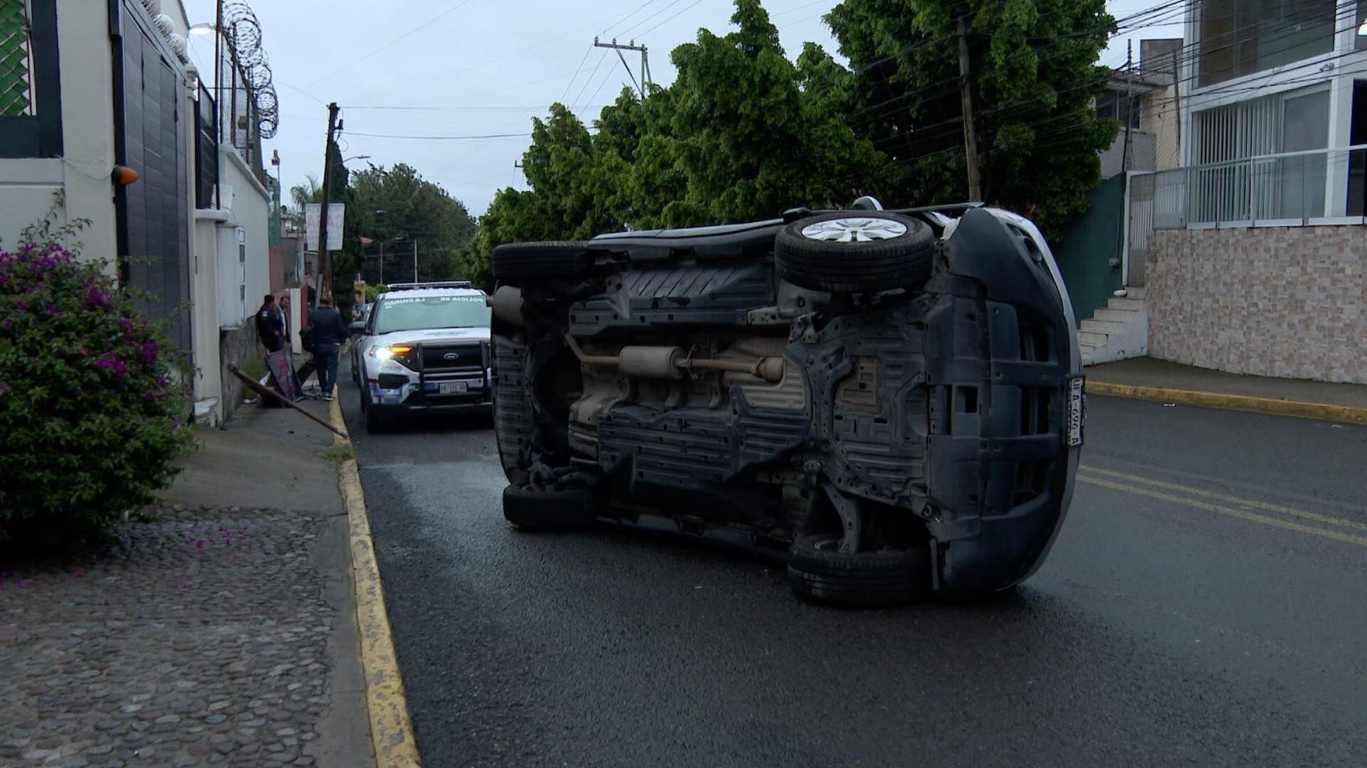Conductor Pierde el Control y Vuelca su Camioneta en Puebla