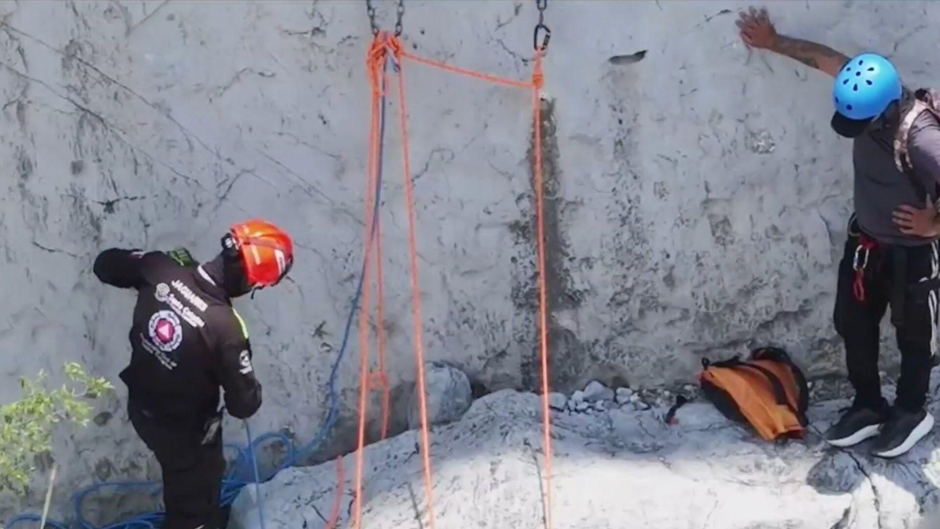 Muere Hombre al Caer de 50 Metros de Altura en La Huasteca, en Santa ...