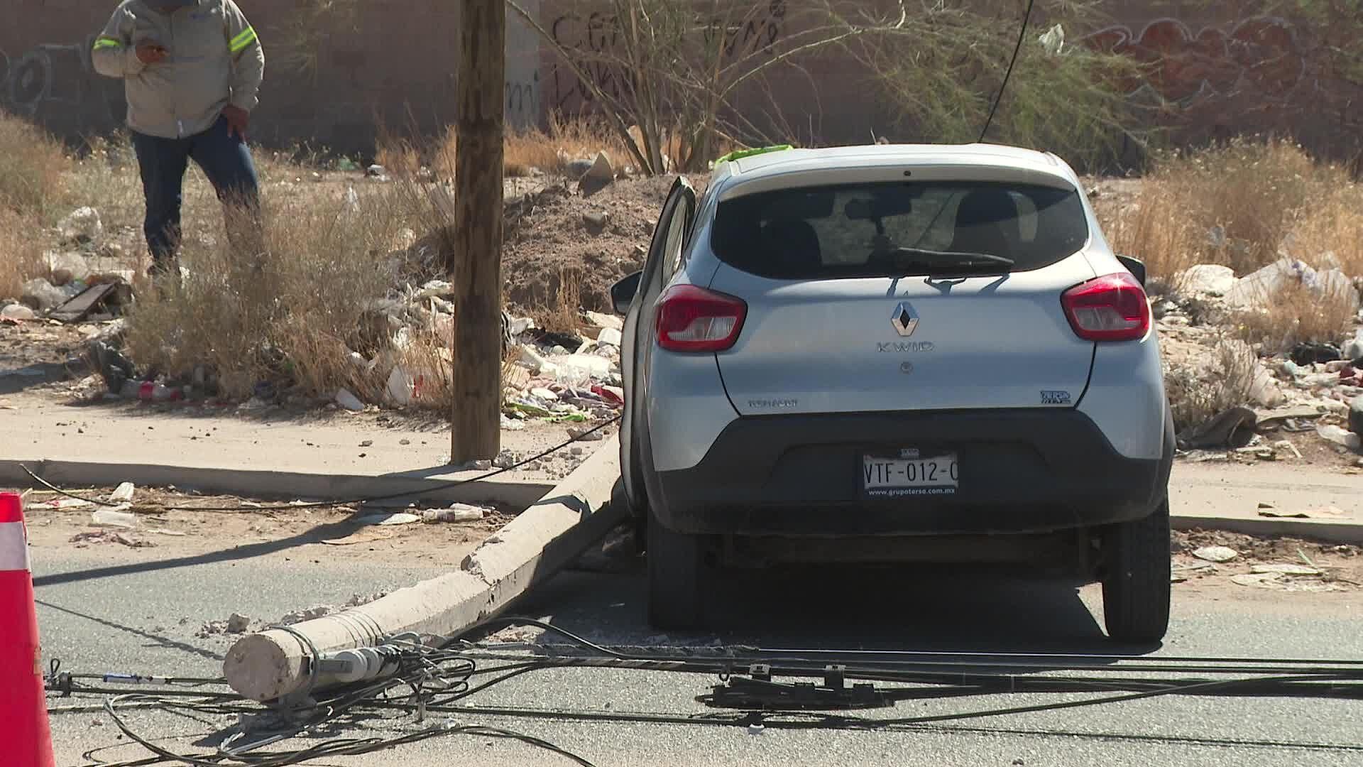 Sujeto Chocó su Auto con Poste de la CFE y Dejó Sin Luz a Colonia Laura ...