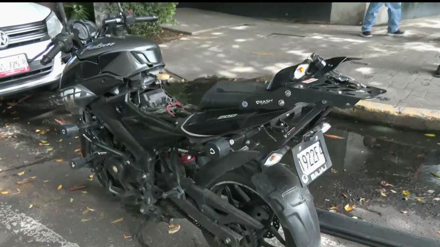 Motociclista se Pasa el Alto y Choca Contra Camioneta en la Colonia ...
