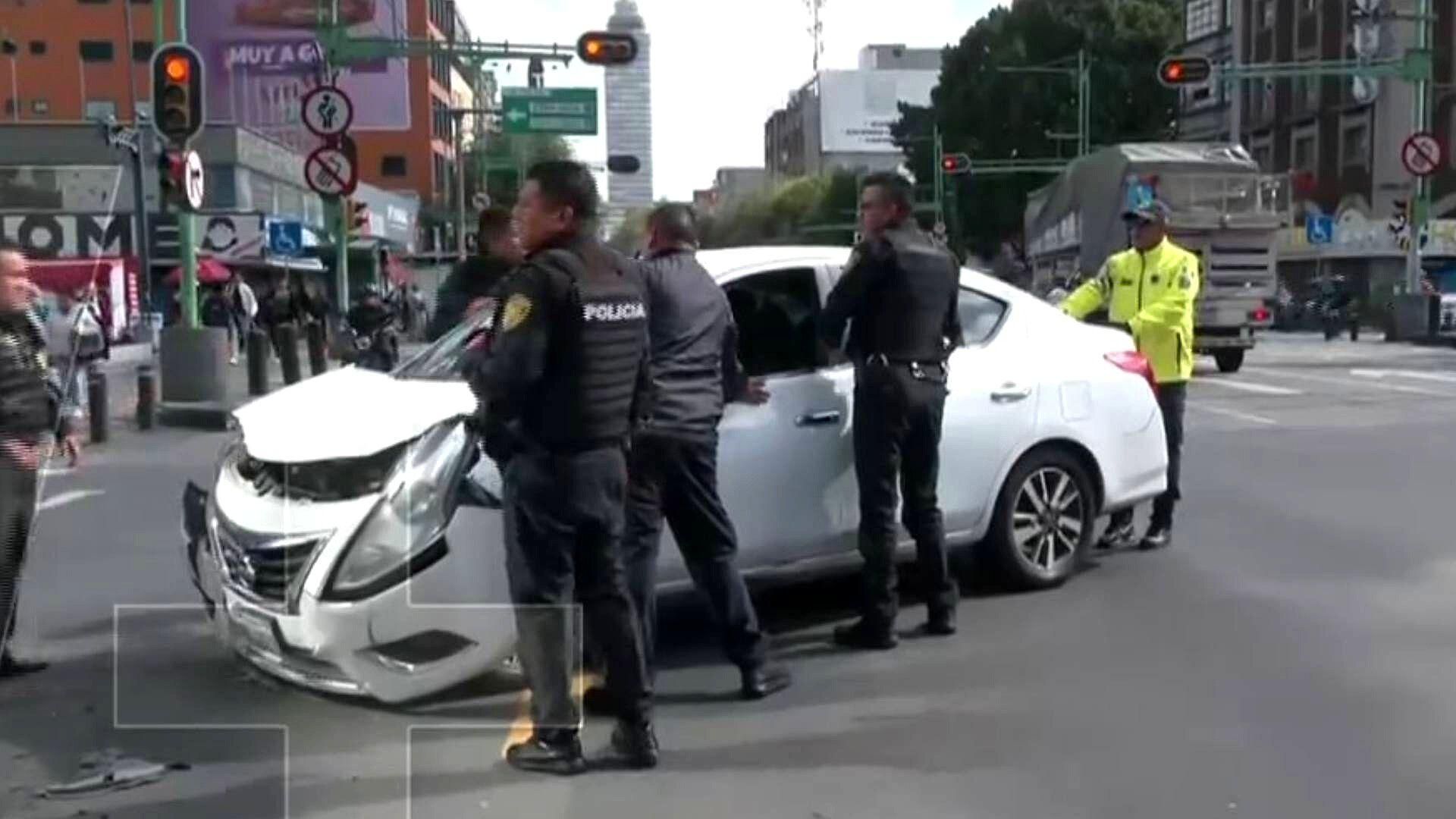 Chocan Patrulla de la SSC y Auto en Eje Central e Izazaga, CDMX | N+ ...