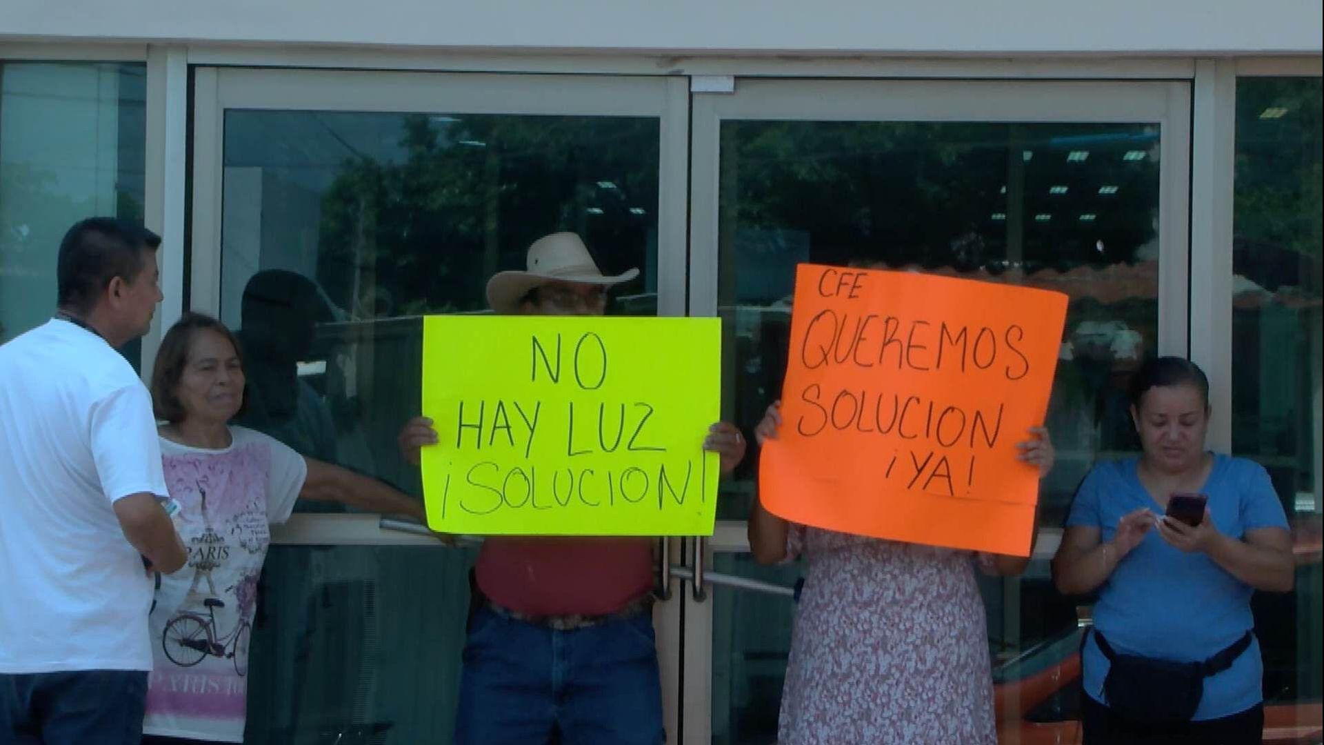 Habitantes Toman Oficinas de CFE por Falta de Luz en Infonavit Buena Vista