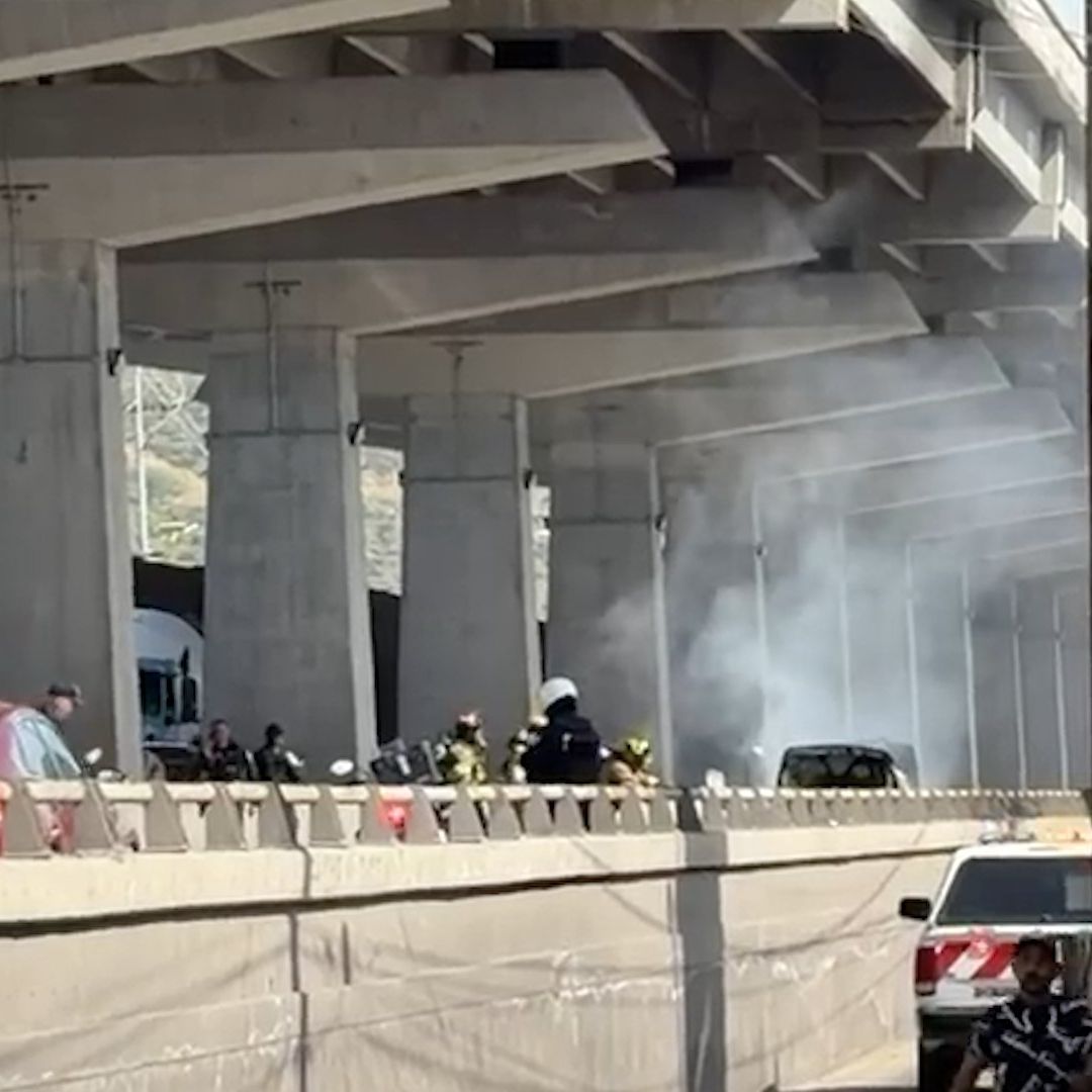 Incendio de Vehículo Obstruye Avenida Internacional en Zona Centro de Tijuana