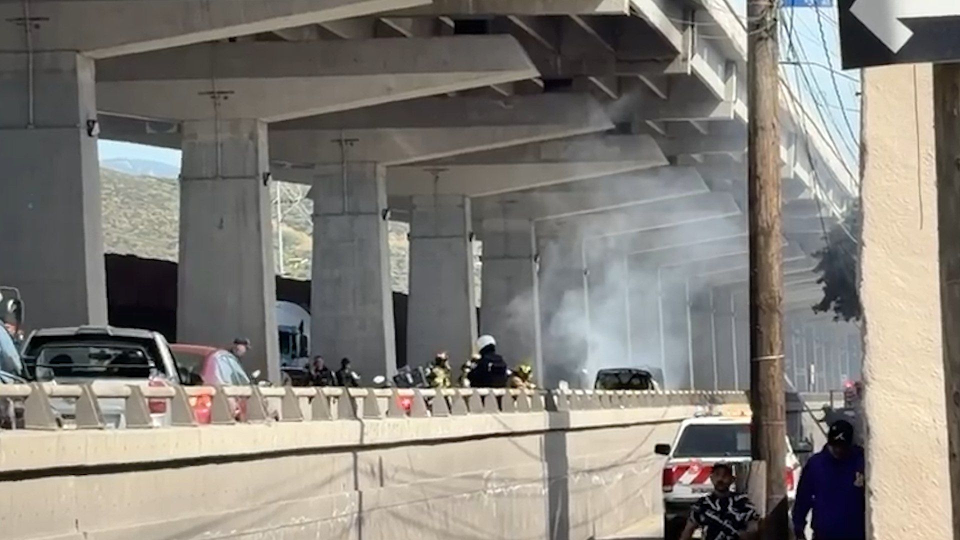 Incendio de Vehículo Obstruye Avenida Internacional en Zona Centro de Tijuana