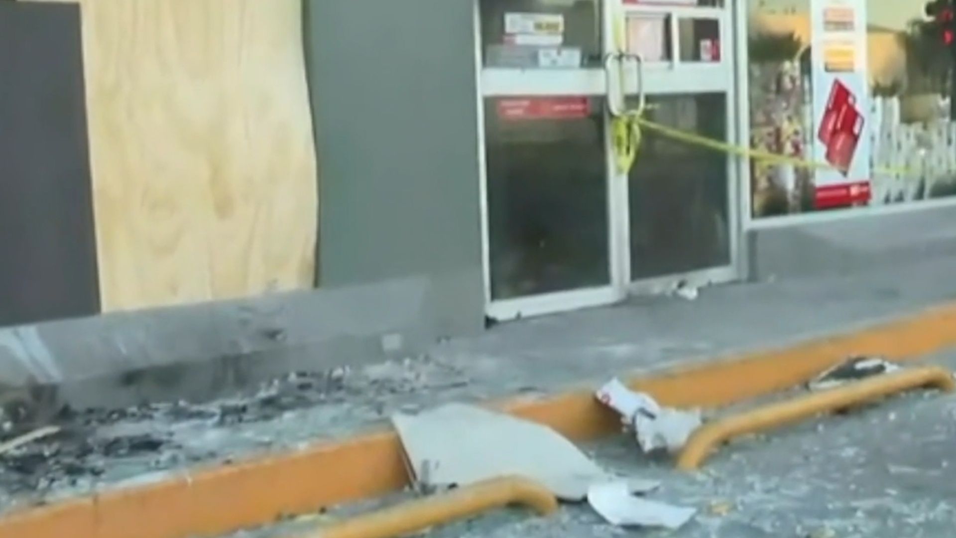 Así Quedó la Primera Tienda de Conveniencia Incendiada en Guanajuato en San Francisco del Rincón. Foto: N+