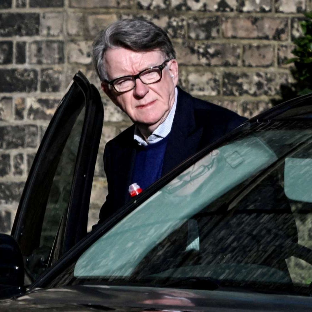 Peter Mandelson ingresa a un vehículo en Londres el 14 de febrero de 2026. Foto: Reuters | Archivo