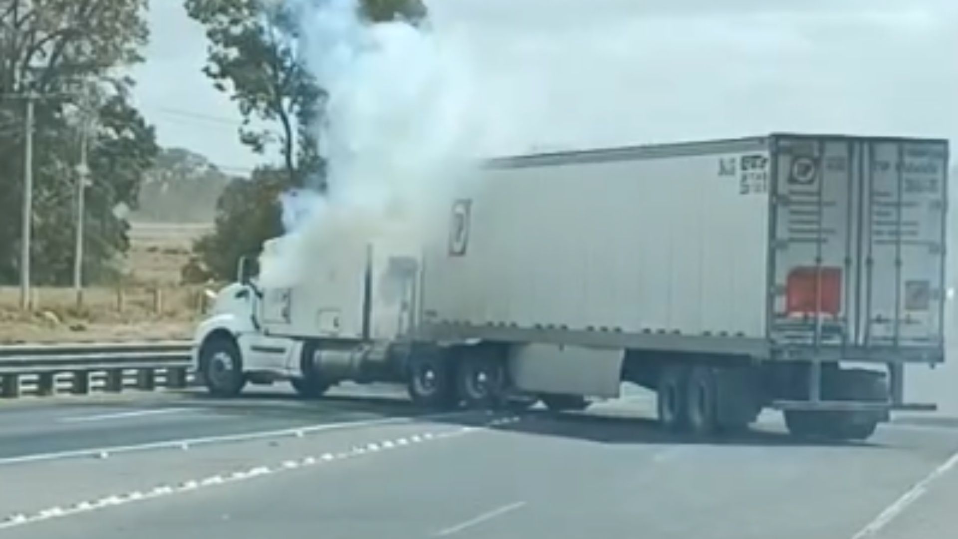 Bloqueo Autopista México Puebla Cierre San Francisco Ocotlán y Amozoc Periférico Ecológico por Incendio de Vehículos