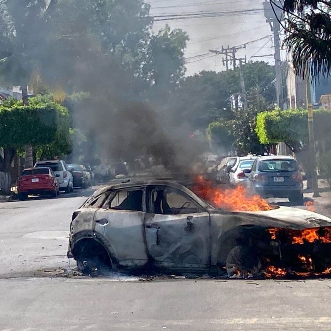 Bloqueos y operativos de seguridad se registran en varios estados tras muerte de "El Mencho"