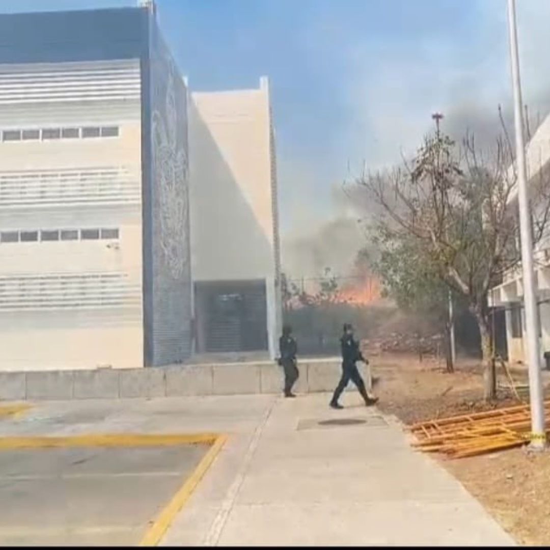 Incendio Forestal Desalojo Universidad BUAP Campus Chiautla de Tapia Puebla