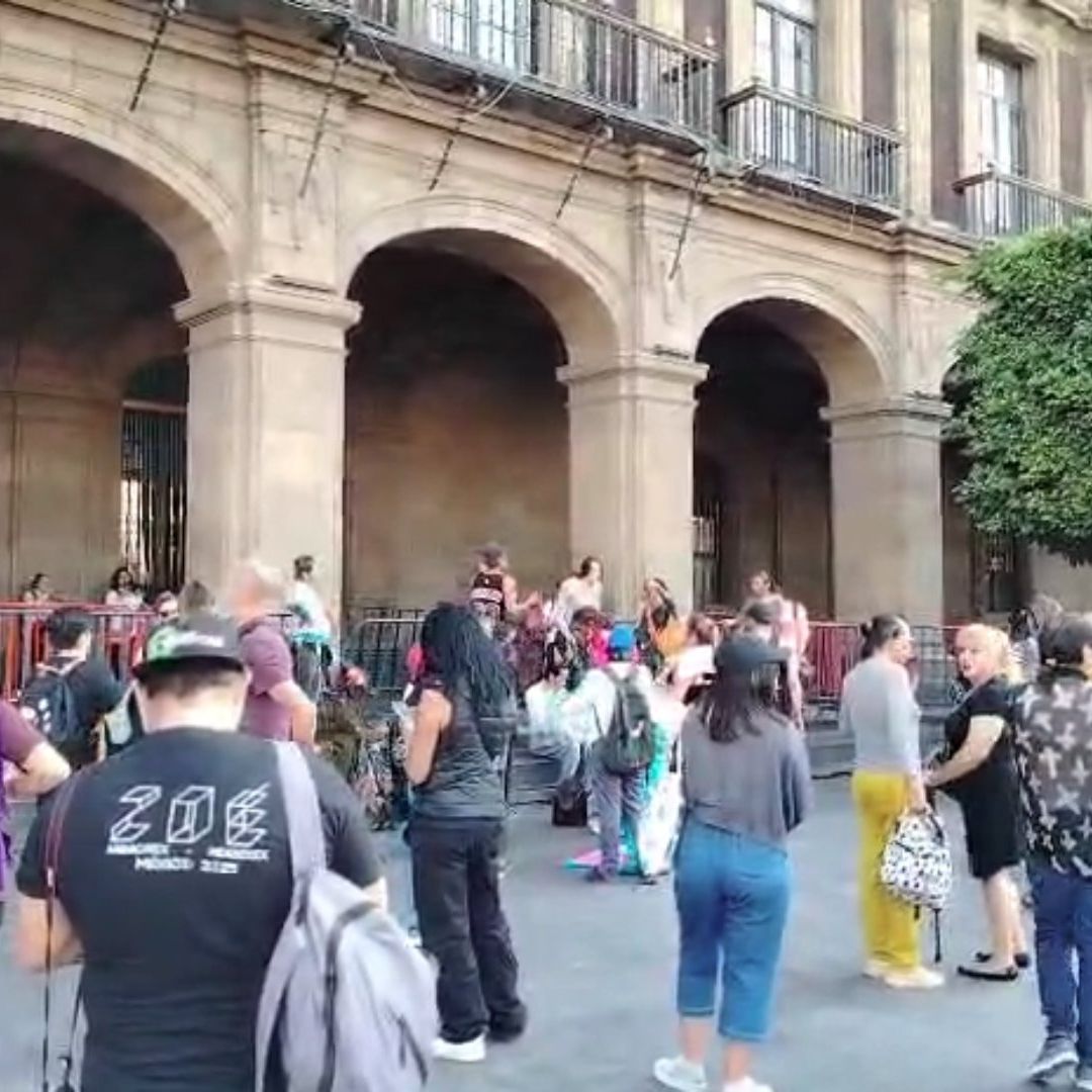 ¿Qué Pasó en el Zócalo? Personas Trans Retiran Vallas de Edificios Públicos