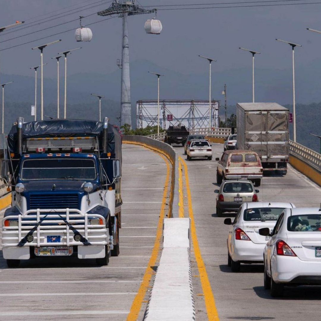 Qué carros sí circulan hoy 21 de febrero 2026 con y sin contingencia en CDMX Edomex placas y carros exentos