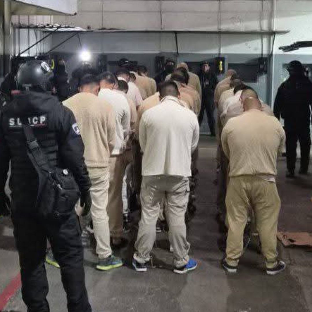 Traslado 30 Reos Cereso San Pedro Cholula a Tepexi de Rodríguez tras Fuga de Reo Ernesto N en Puebla