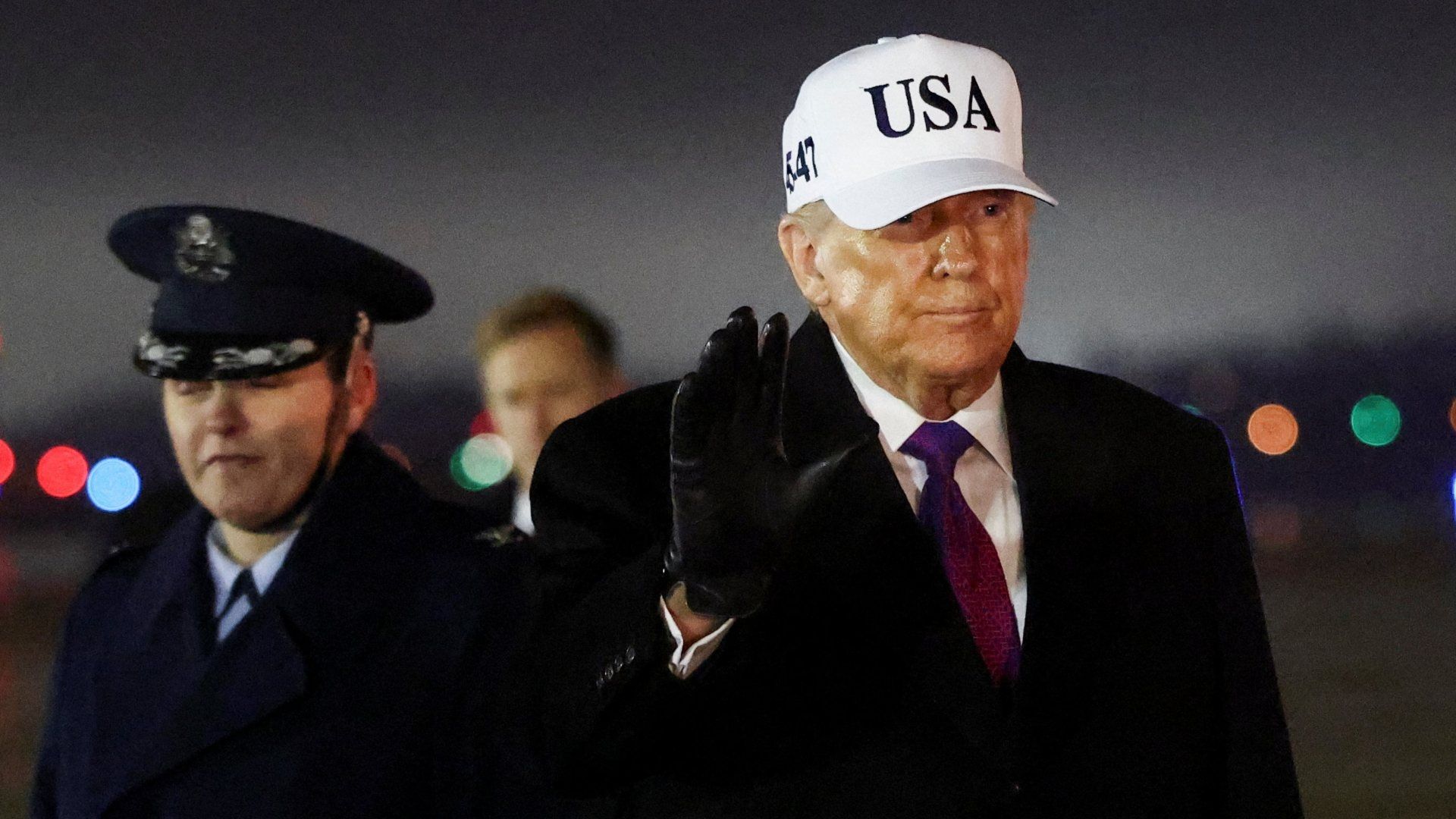 Trump Ordena al Pentágono Desclasificar Archivos OVNI: Dice Son “Asuntos Complejos, pero Importa