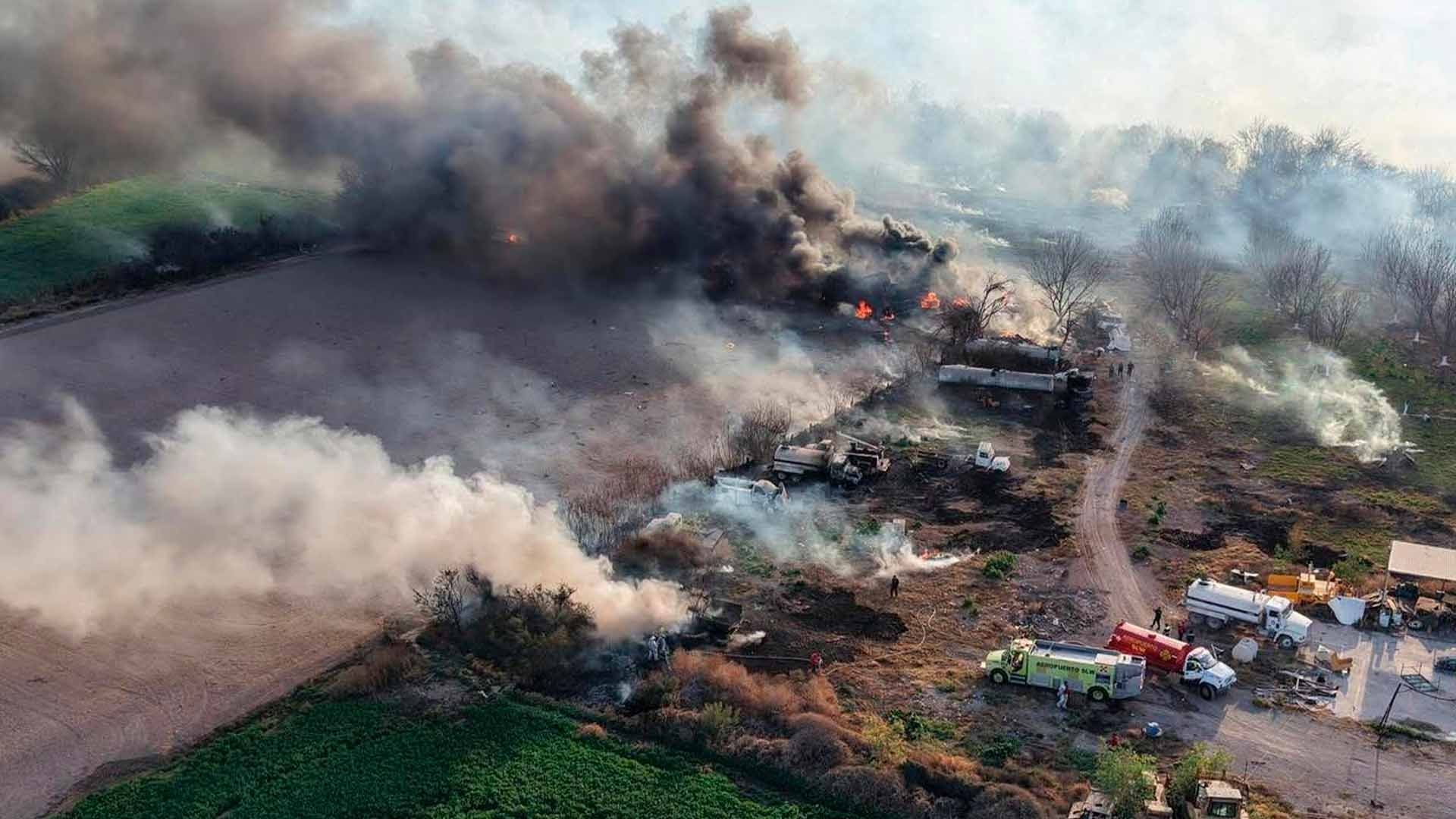 Explota Pipa Cargada con Chapopote al Exterior de Empresa en Ramos Arizpe