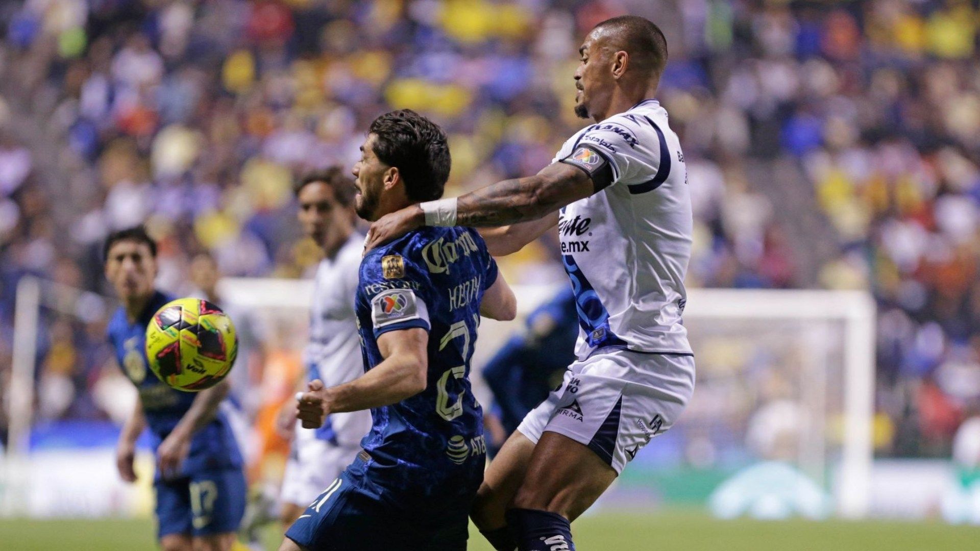 El club América visita a las Chivas, en un duelo de equipos que necesitan puntos con urgencia para no rezagarse en la tabla.
