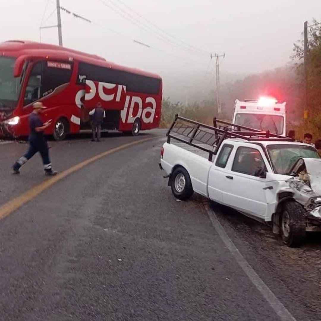Neblina Causa Accidente Entre Camión y una Camioneta en la carretera Victoria–Llera en Tamaulipas