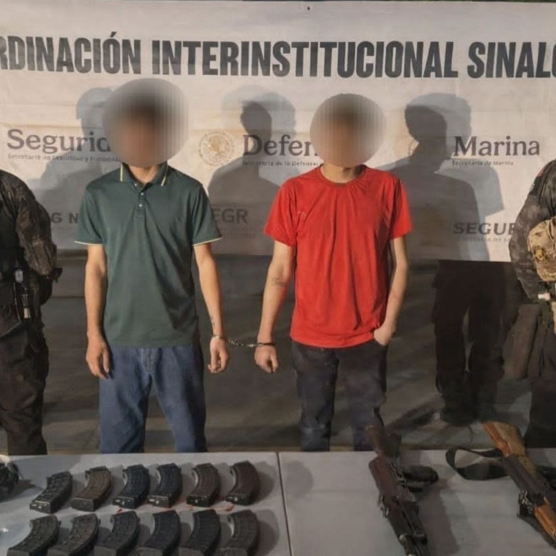 Detienen a Dos con Fusiles y 2 Mil Pastillas de Presunto Fentanilo en Culiacán