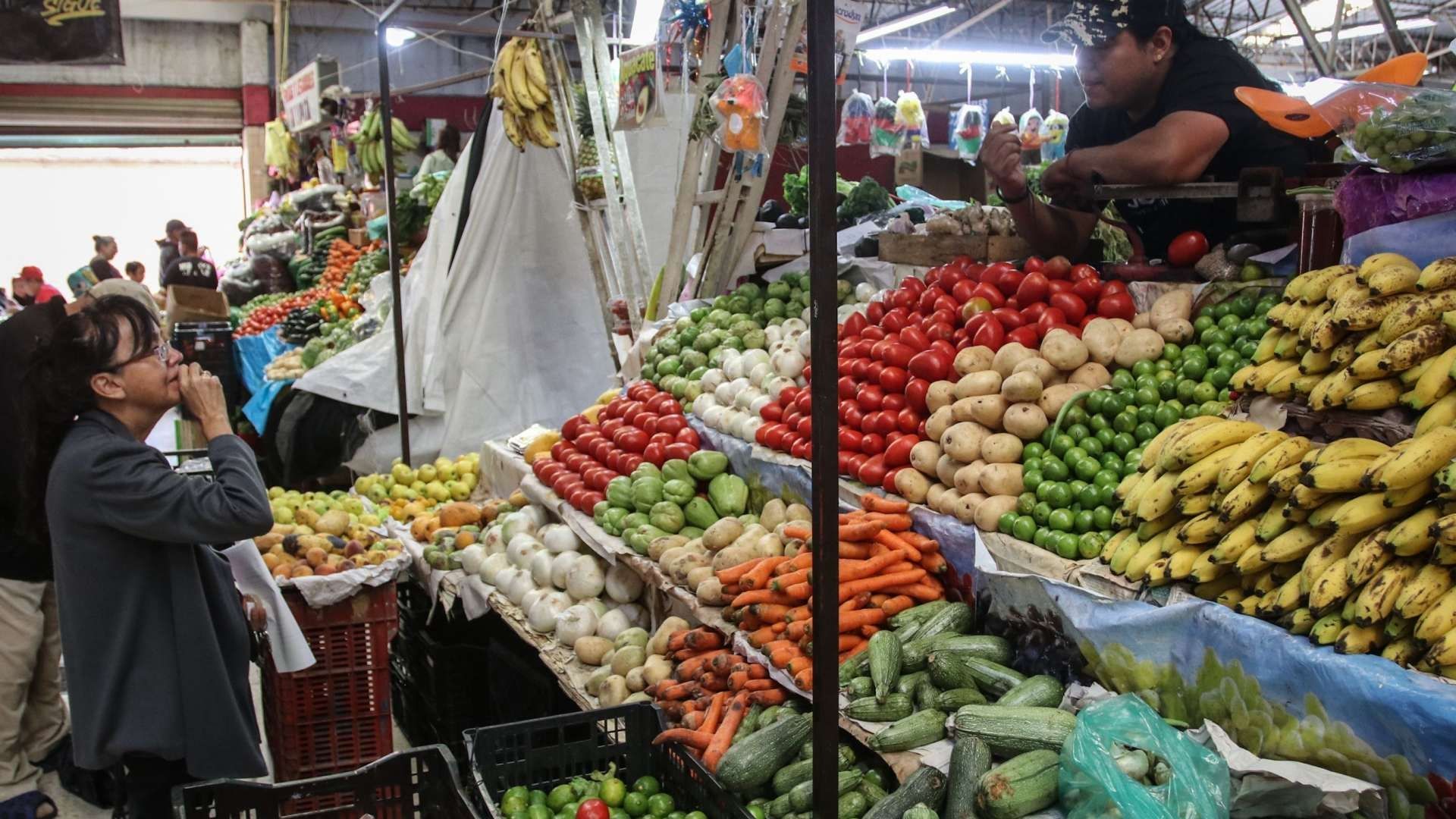 Venta de productos en mercado público de la Ciudad de México (CDMX). Foto: Cuartoscuro