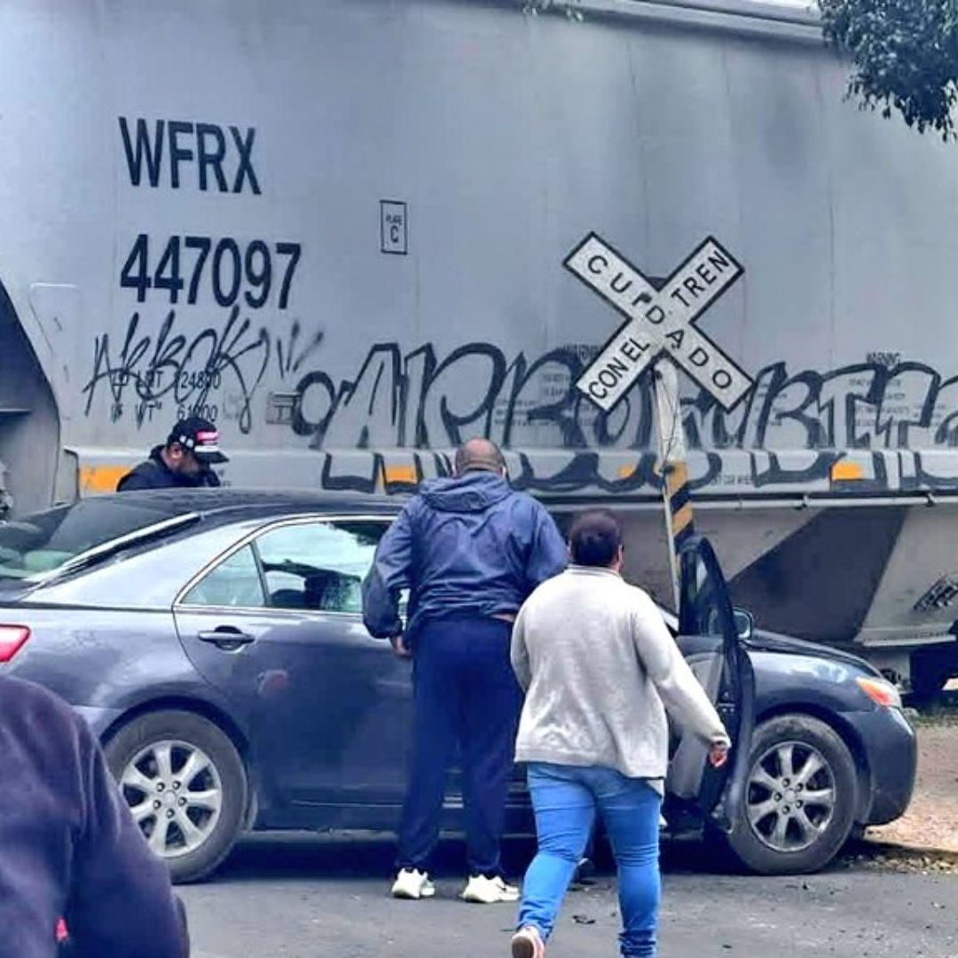 Accidente Choque Tren Arrolló Automóvil Tehuacán Puebla Pareja Tercera Edad Lesionada