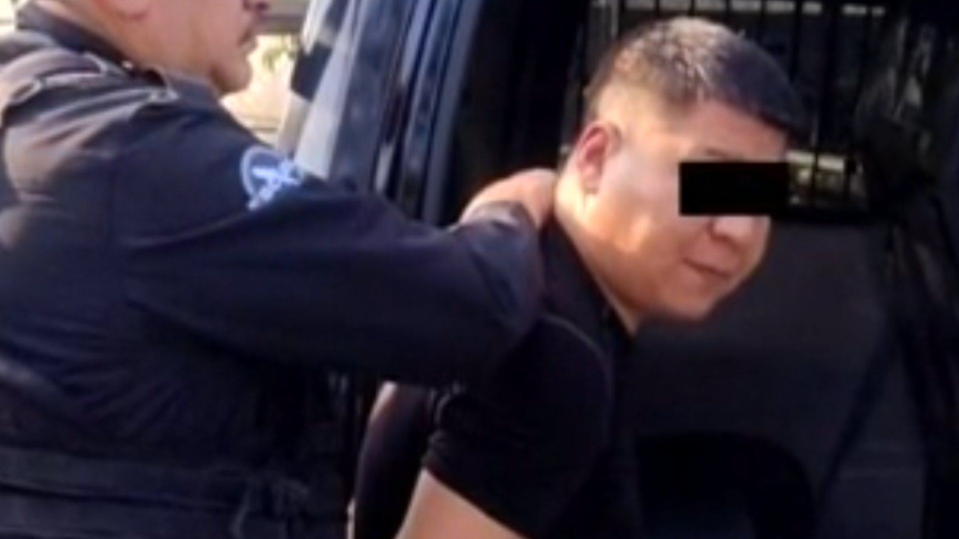 Hombre detenido por autoridades municipales de Monterrey