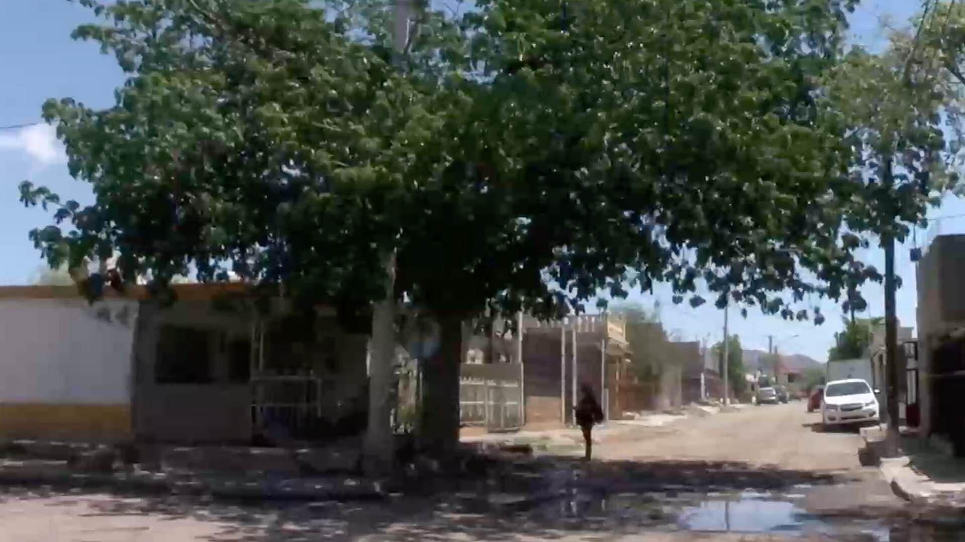 Vecinos de Colonia Santa Isabel en Hermosillo Piden Arreglo de Fuga de Agua