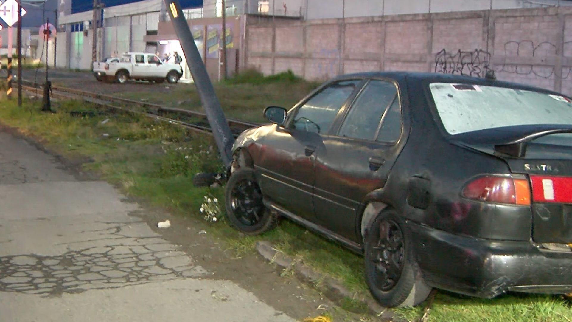 Conductor Abandona su Auto tras Chocar e Invadir Vías en Puebla | N+ Puebla